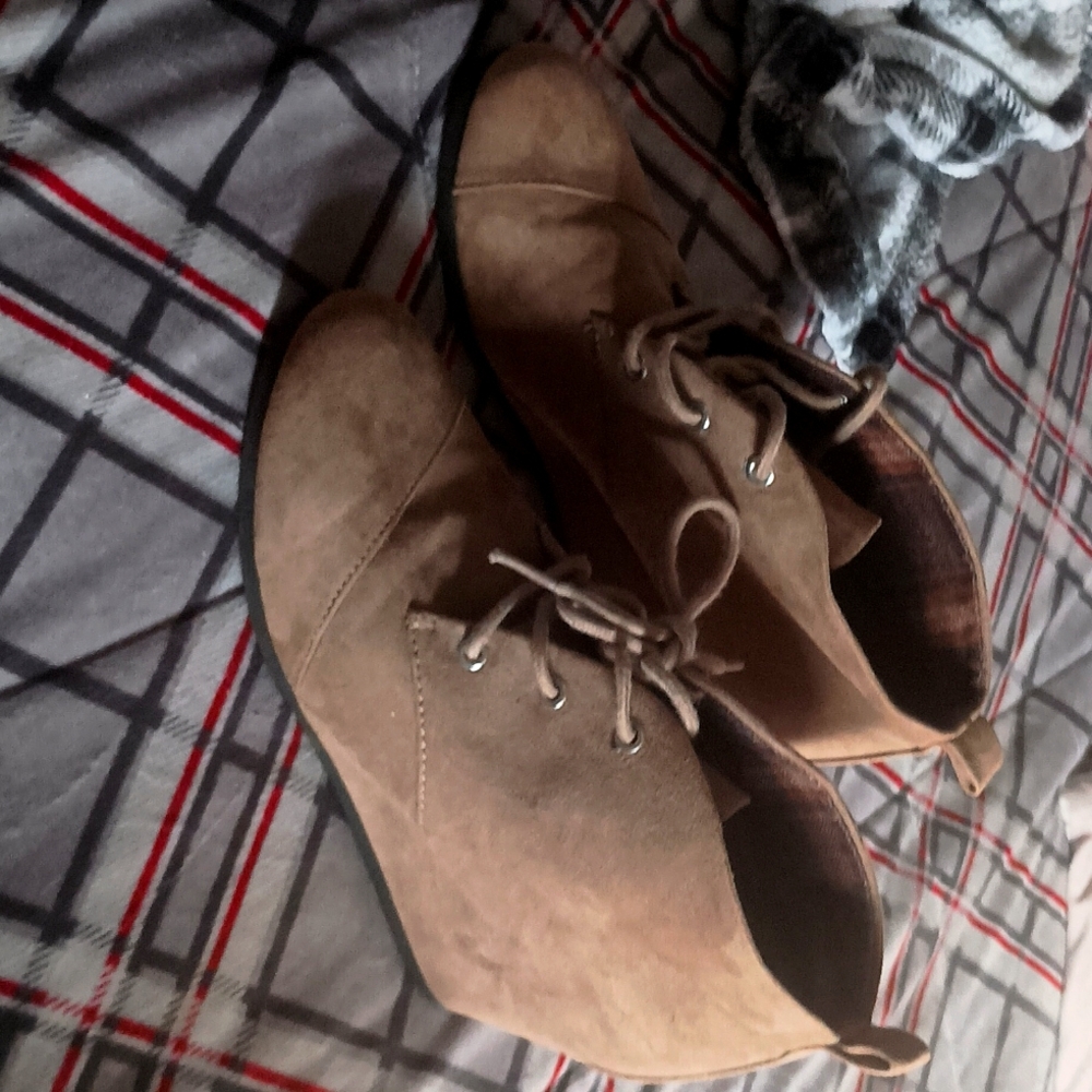 Attention Baylee Tan Faux Suede Lace-Up Wedge Booties Women's Size 9